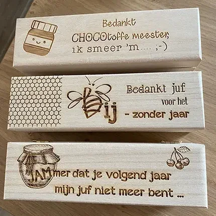 Houten pennendoosje gevuld